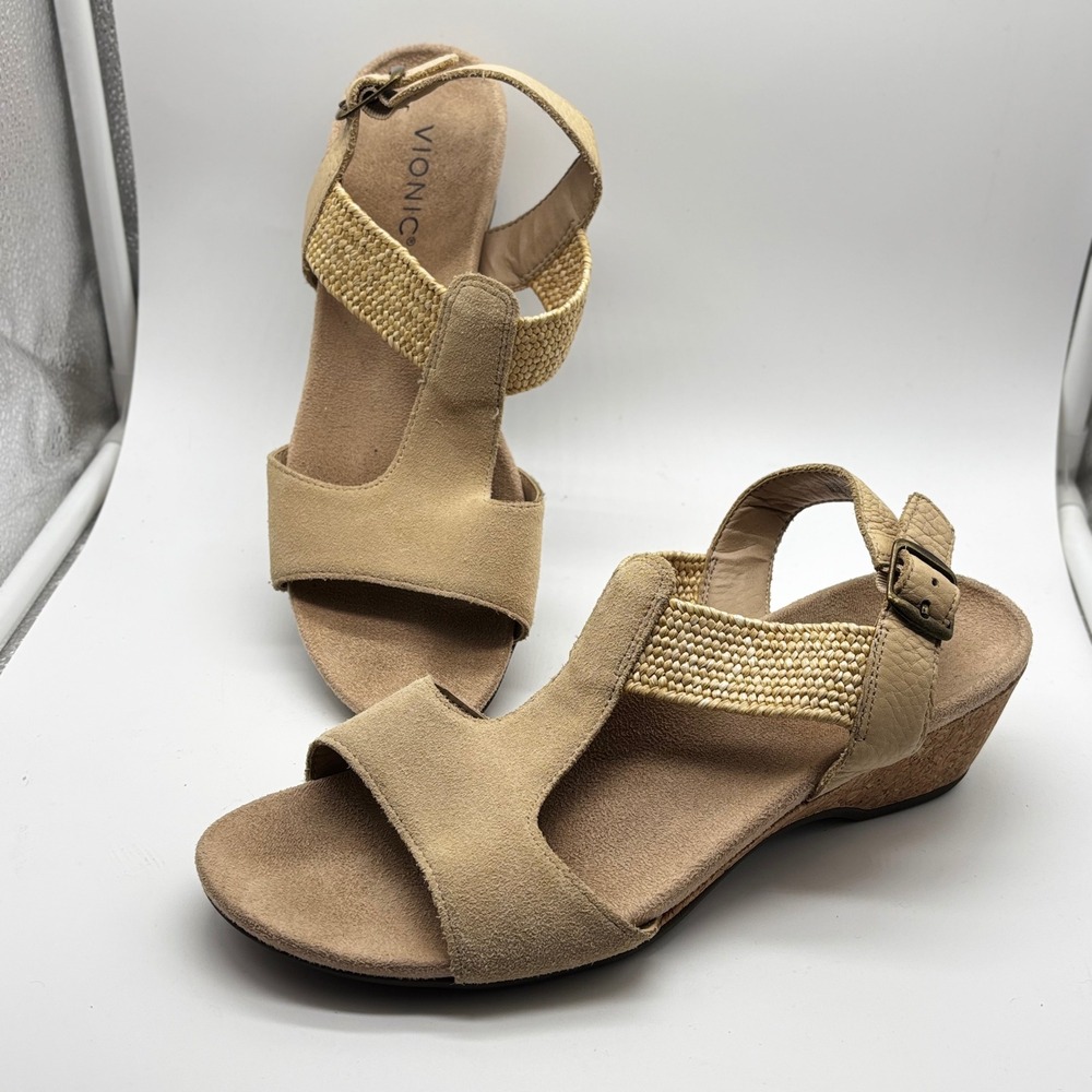 Vionic Kaytie Wedge Heel Sandals 9.5 Suede Jute Comfort Coastal Beachy Euro Boho